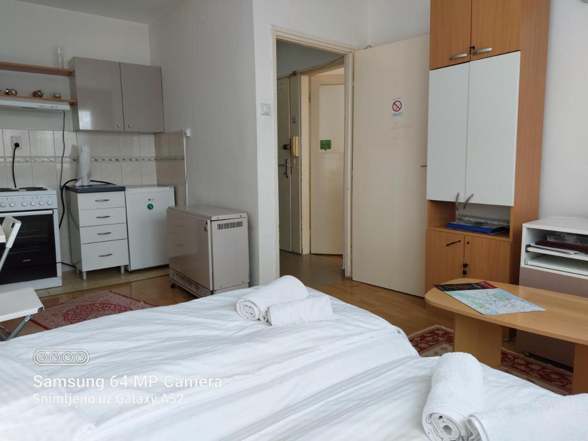Apartment Daca Stan Belgrado Exterior foto
