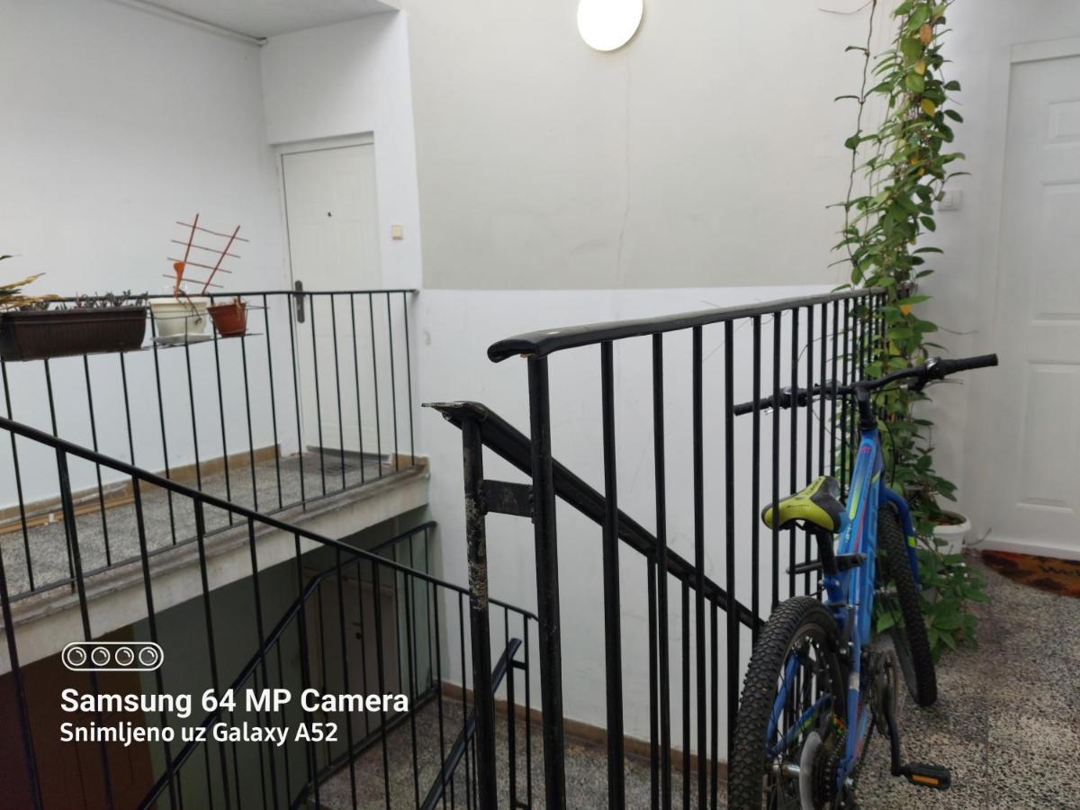 Apartment Daca Stan Belgrado Exterior foto