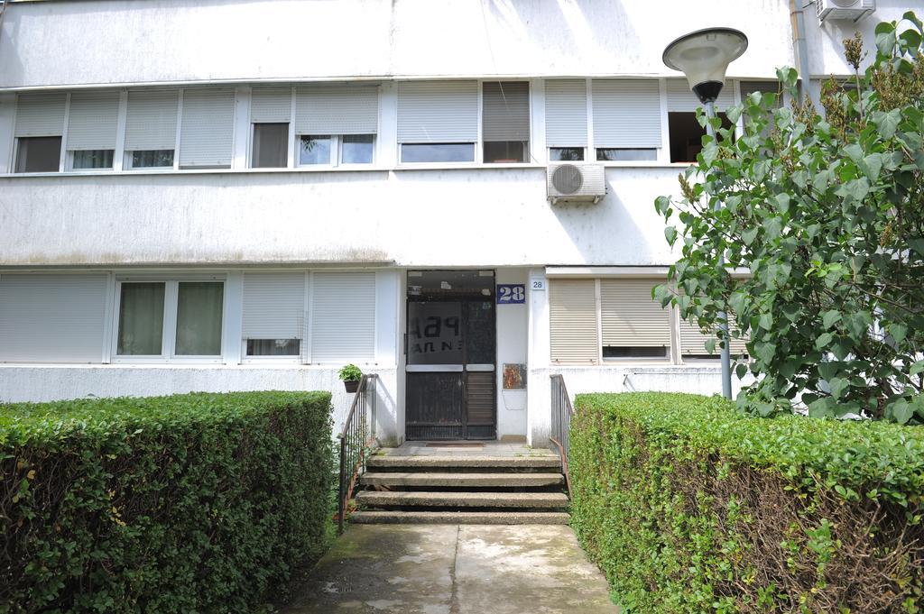 Apartment Daca Stan Belgrado Exterior foto