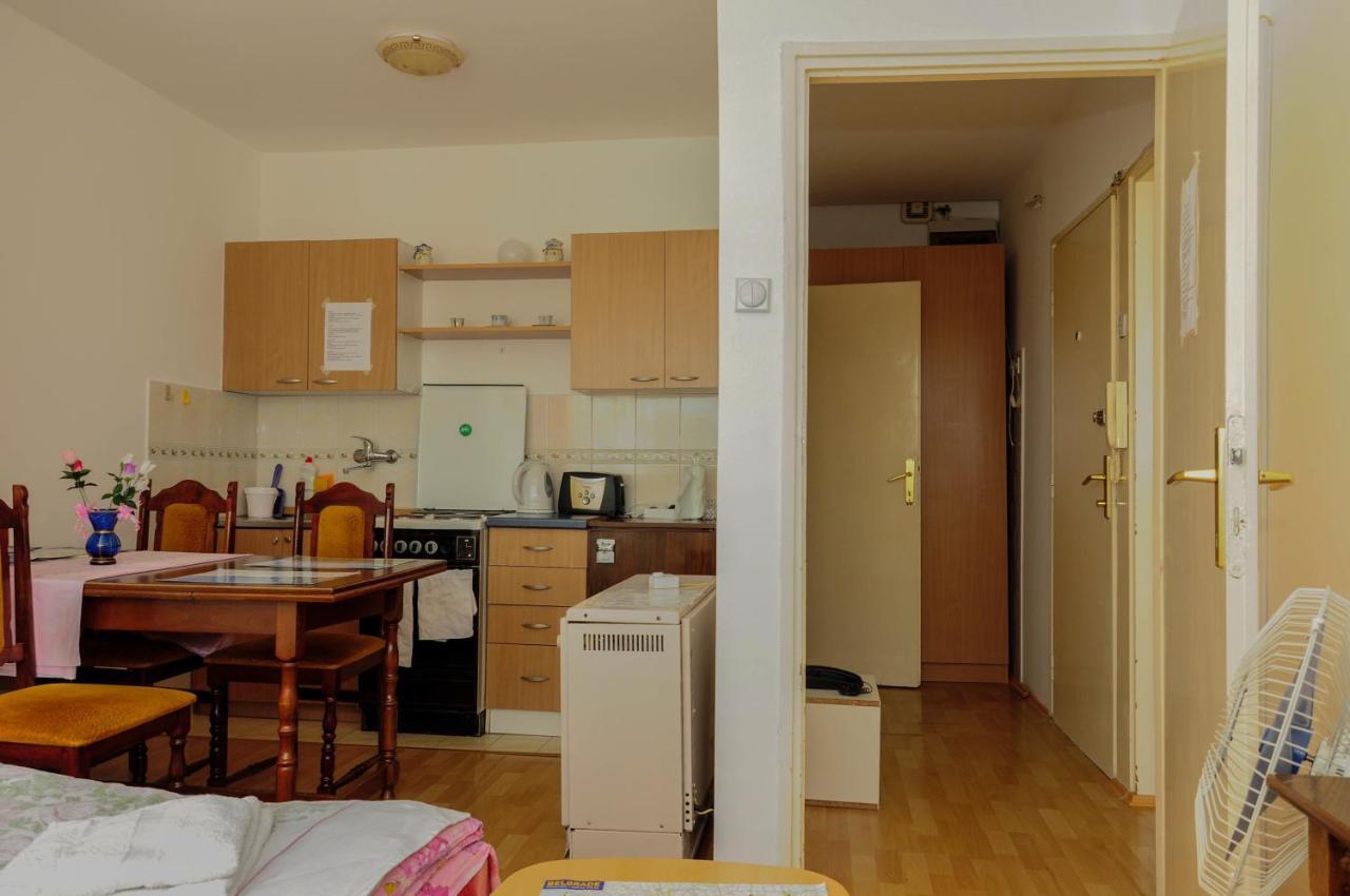 Apartment Daca Stan Belgrado Habitación foto